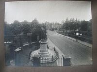 Prenten Adlib\P11623-02.jpg; P11623-01; Foto in albumPhoto in album; Fotoalbum opening Ned. Historisch Natuurwetenschappelijk MuseumFotoalbum opening Ned. Historisch Natuurwetenschappelijk Museum